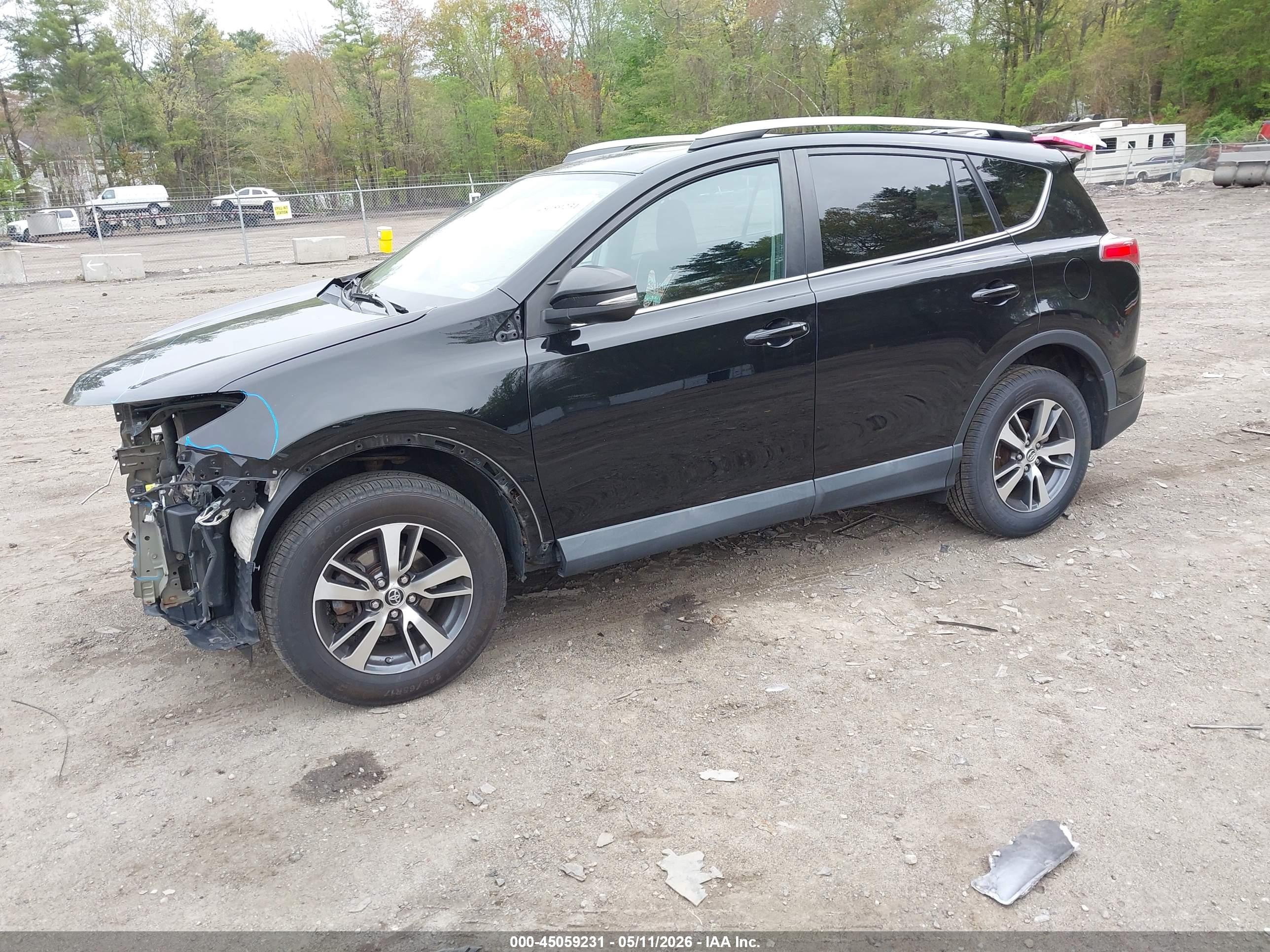 2017 TOYOTA RAV 4 — VIN 2T3RFREV0HW680780 — photo 2
